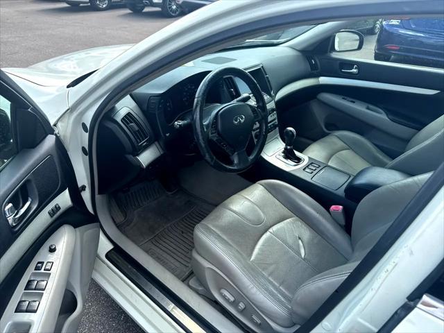 Photo of 2007 White INFINITI G35x