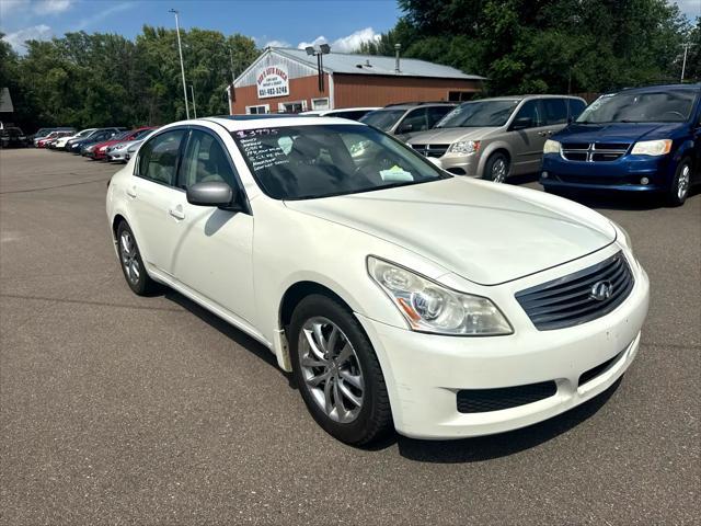 Photo of 2007 White INFINITI G35x