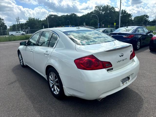 Photo of 2007 White INFINITI G35x