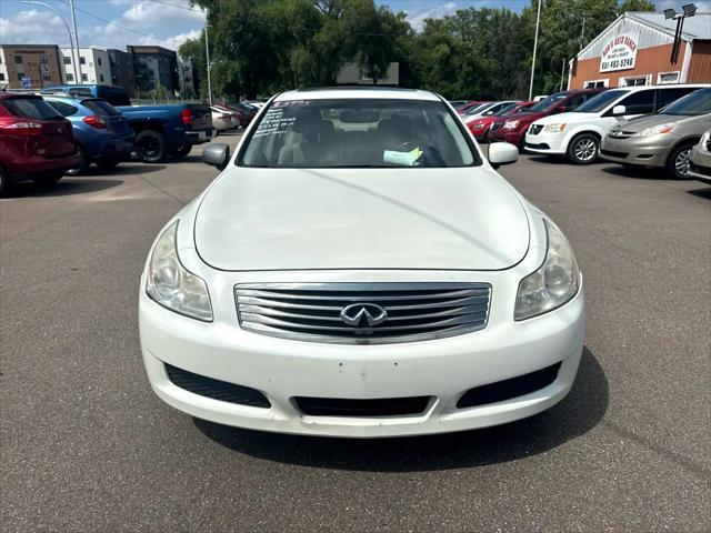 Photo of 2007 White INFINITI G35x