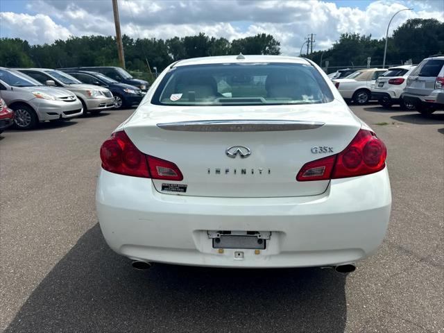 Photo of 2007 White INFINITI G35x