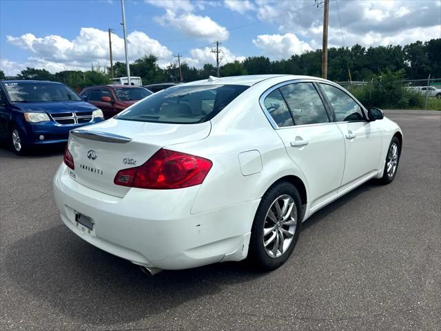 Photo of 2007 White INFINITI G35x