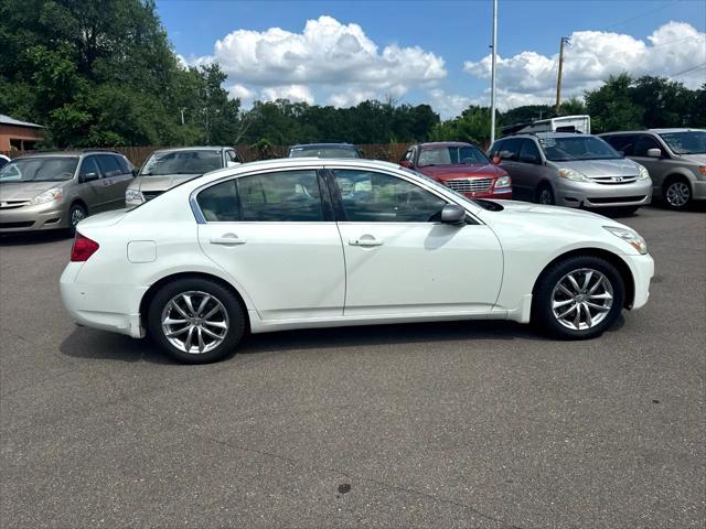 Photo of 2007 White INFINITI G35x
