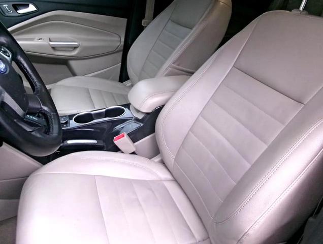 Photo of 2014 Burgundy Ford Escape