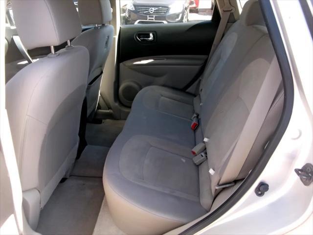 Photo of 2010 Silver Nissan Rogue