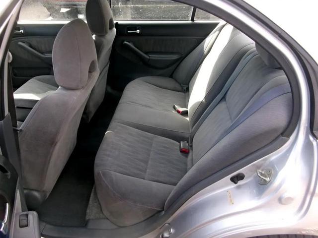 Photo of 2005 Silver Honda Civic