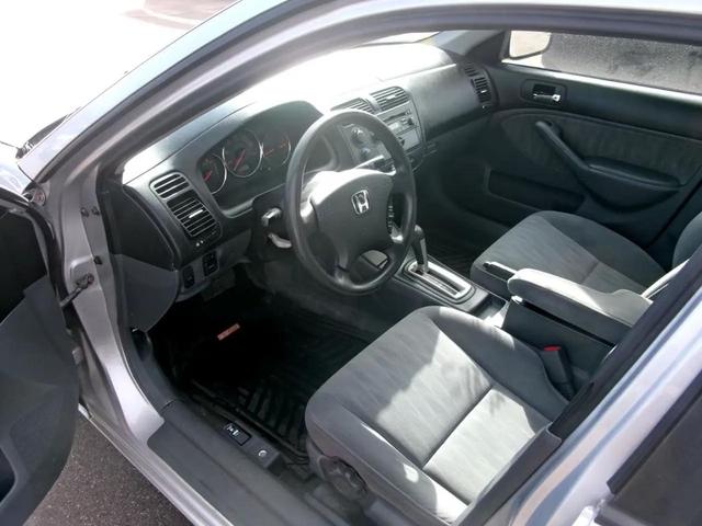 Photo of 2005 Silver Honda Civic