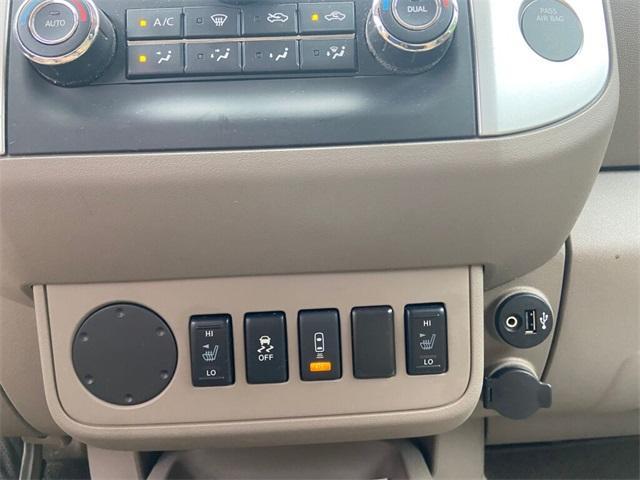 Photo of 2017 Magnetic Black Nissan Frontier