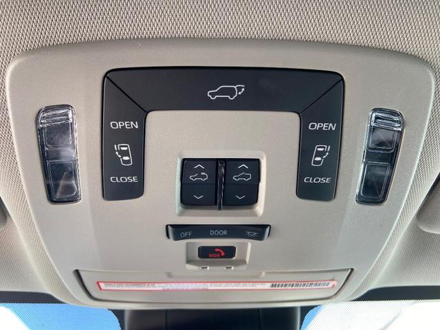 Photo of 2023 Gray Toyota Sienna