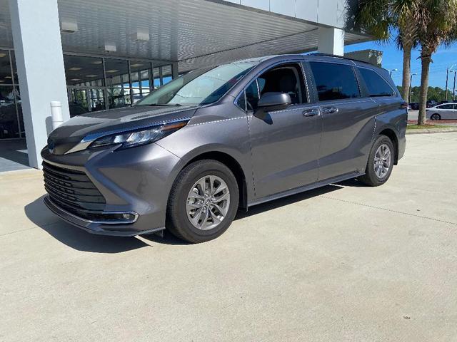 Photo of 2023 Gray Toyota Sienna