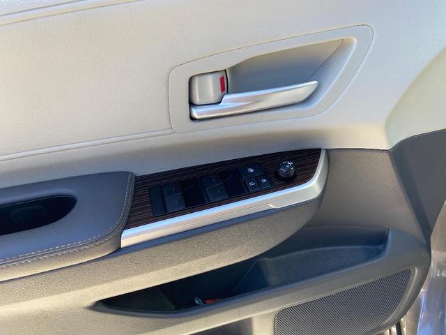 Photo of 2023 Gray Toyota Sienna