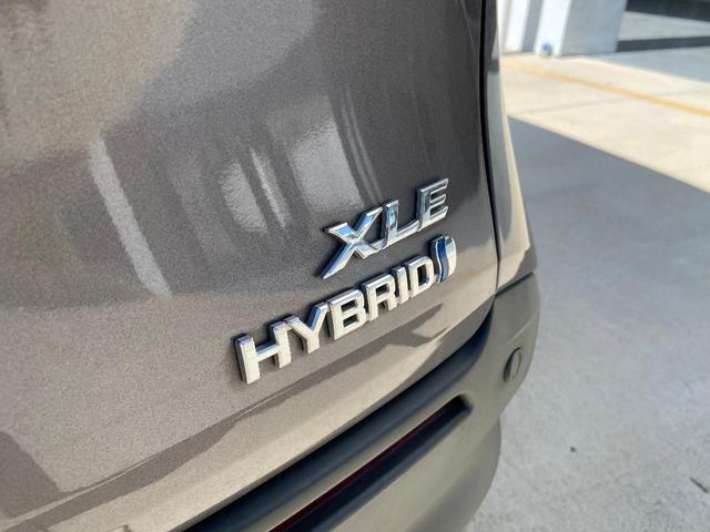 Photo of 2023 Gray Toyota Sienna