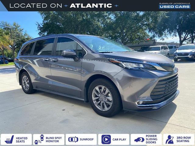 Photo of 2023 Gray Toyota Sienna