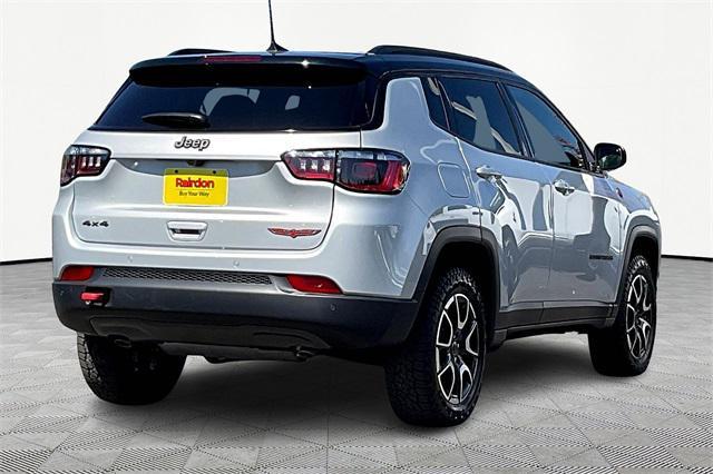 Photo of 2025 Silver Zynith Metallic Clearcoat Jeep Compass