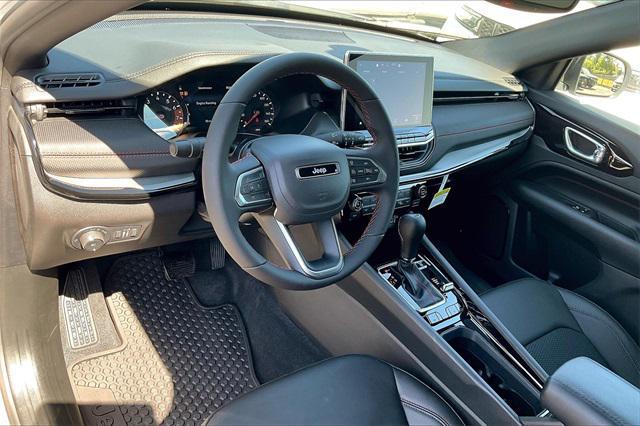 Photo of 2025 Silver Zynith Metallic Clearcoat Jeep Compass
