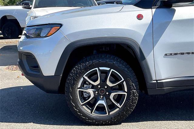 Photo of 2025 Silver Zynith Metallic Clearcoat Jeep Compass