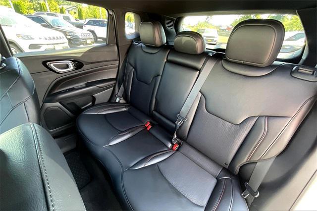 Photo of 2025 Silver Zynith Metallic Clearcoat Jeep Compass