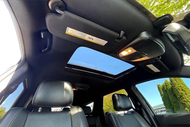 Photo of 2016 Bright White Clearcoat Dodge Durango
