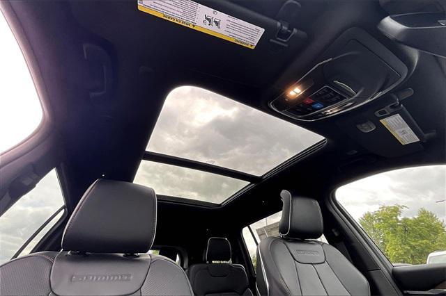 Photo of 2025 Bright White Clearcoat Jeep Grand Cherokee L