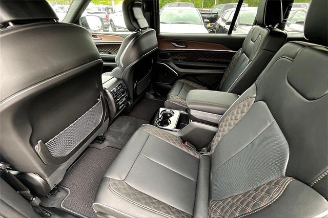 Photo of 2025 Bright White Clearcoat Jeep Grand Cherokee L