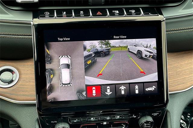 Photo of 2025 Bright White Clearcoat Jeep Grand Cherokee L