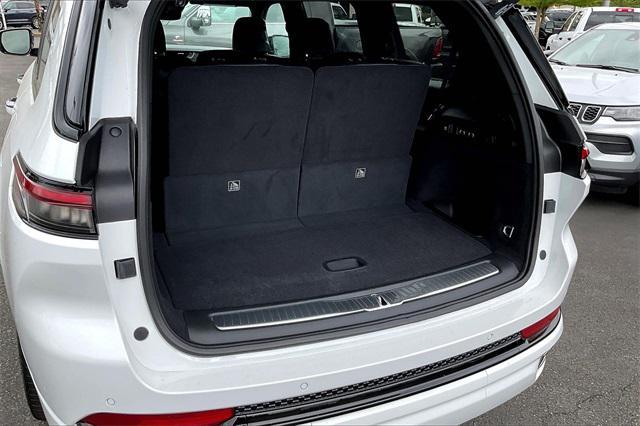 Photo of 2025 Bright White Clearcoat Jeep Grand Cherokee L