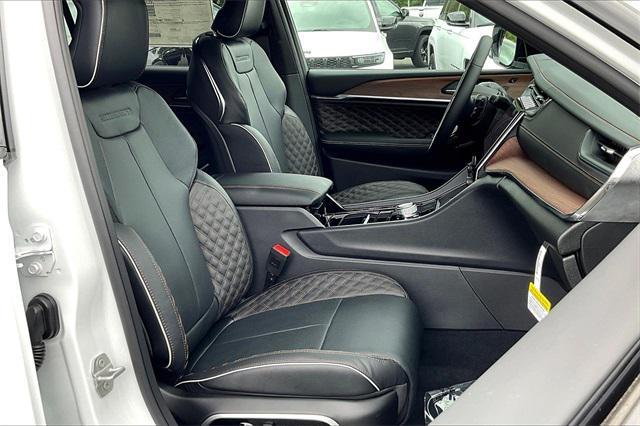 Photo of 2025 Bright White Clearcoat Jeep Grand Cherokee L