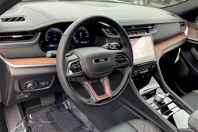 Photo of 2025 Bright White Clearcoat Jeep Grand Cherokee L