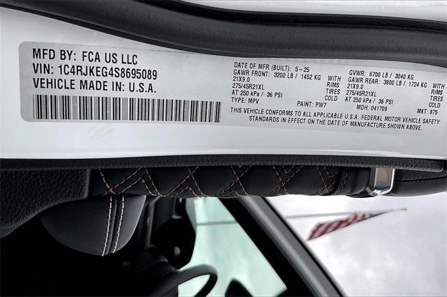 Photo of 2025 Bright White Clearcoat Jeep Grand Cherokee L