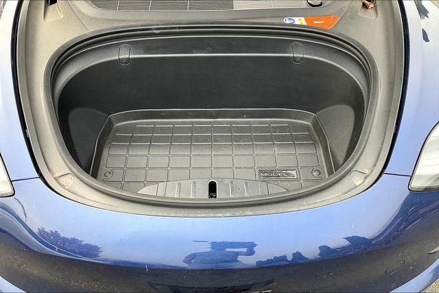 Photo of 2018 Deep Blue Metallic Tesla Model 3