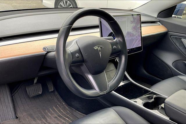Photo of 2018 Deep Blue Metallic Tesla Model 3