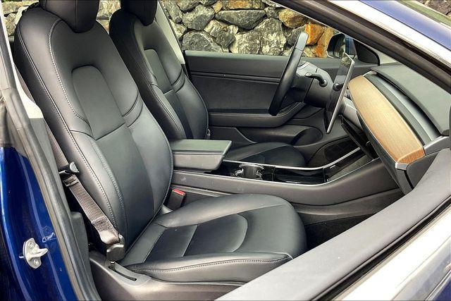 Photo of 2018 Deep Blue Metallic Tesla Model 3