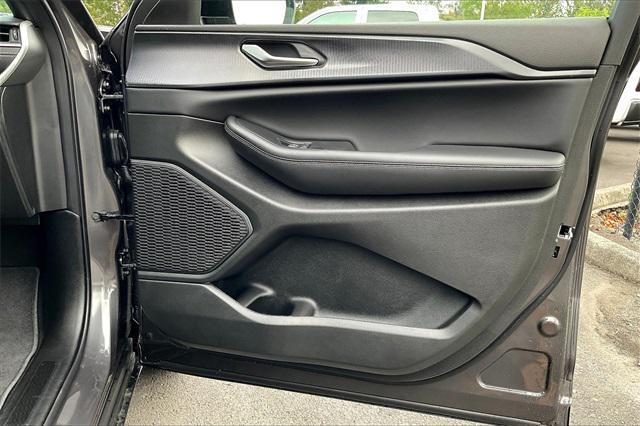 Photo of 2025 Baltic Gray Metallic Clearcoat Jeep Grand Cherokee L