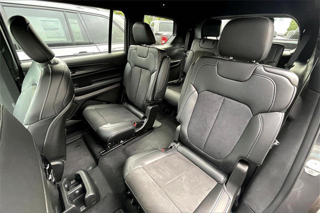 Photo of 2025 Baltic Gray Metallic Clearcoat Jeep Grand Cherokee L