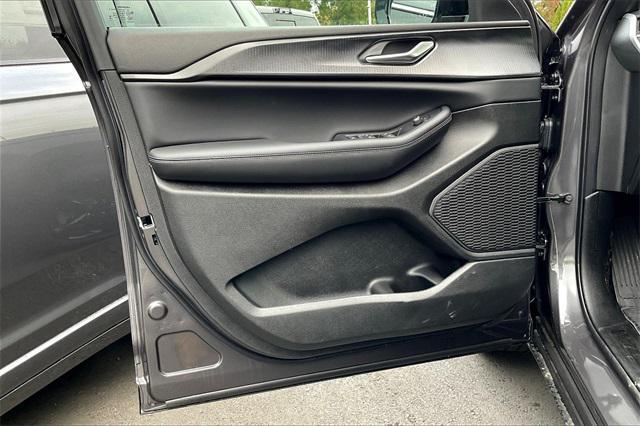 Photo of 2025 Baltic Gray Metallic Clearcoat Jeep Grand Cherokee L