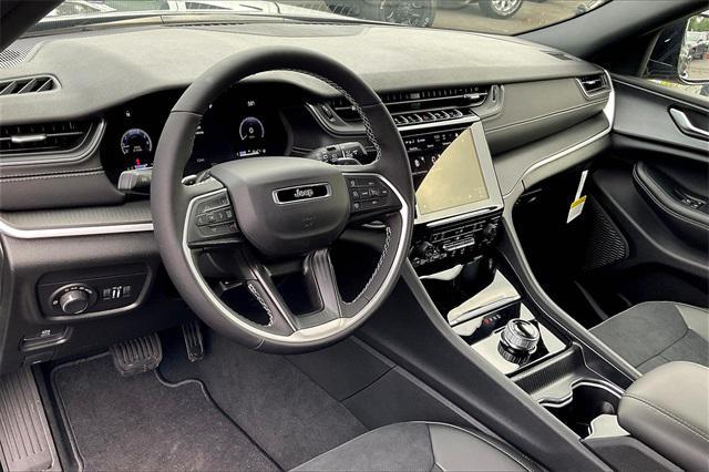 Photo of 2025 Baltic Gray Metallic Clearcoat Jeep Grand Cherokee L