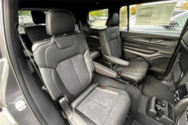 Photo of 2025 Baltic Gray Metallic Clearcoat Jeep Grand Cherokee L