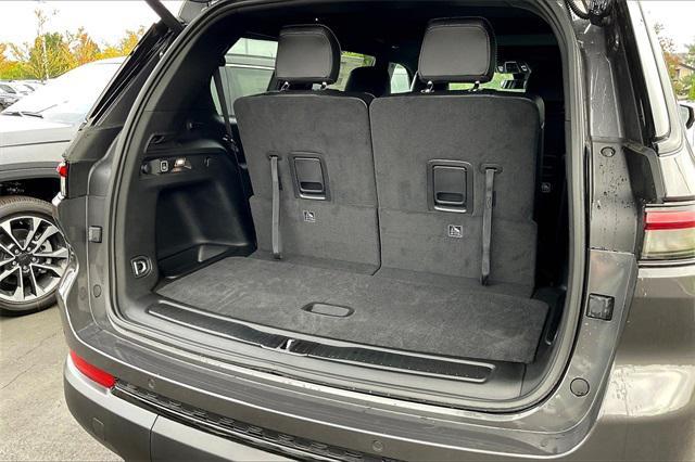 Photo of 2025 Baltic Gray Metallic Clearcoat Jeep Grand Cherokee L