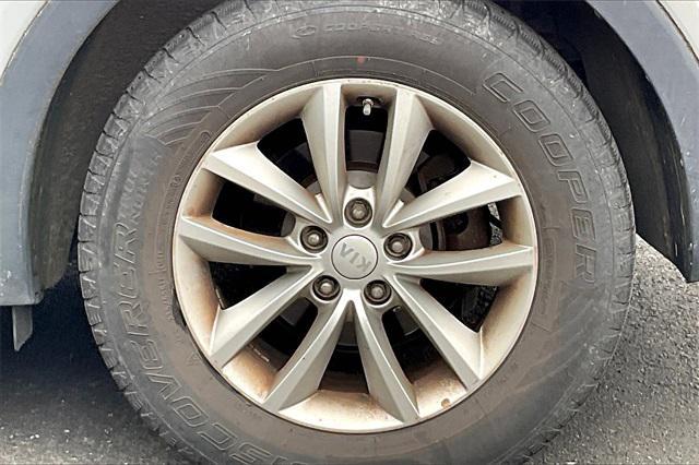 Photo of 2016 Sparkling Silver Kia Sorento