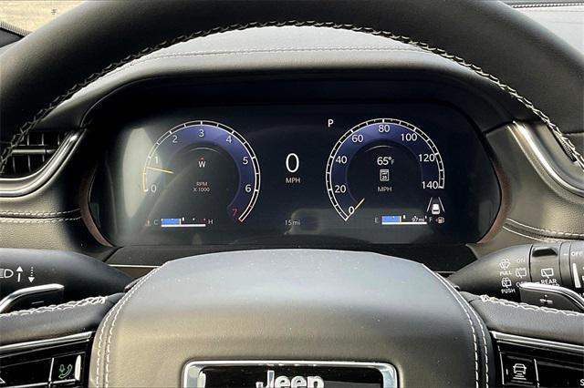 Photo of 2025 Diamond Black Crystal Pearlcoat Jeep Grand Cherokee