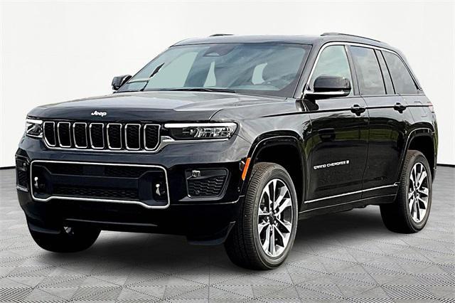 Photo of 2025 Diamond Black Crystal Pearlcoat Jeep Grand Cherokee