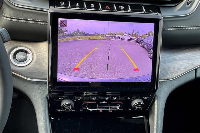 Photo of 2025 Diamond Black Crystal Pearlcoat Jeep Grand Cherokee