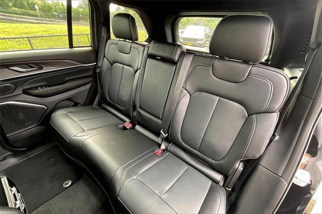 Photo of 2025 Diamond Black Crystal Pearlcoat Jeep Grand Cherokee