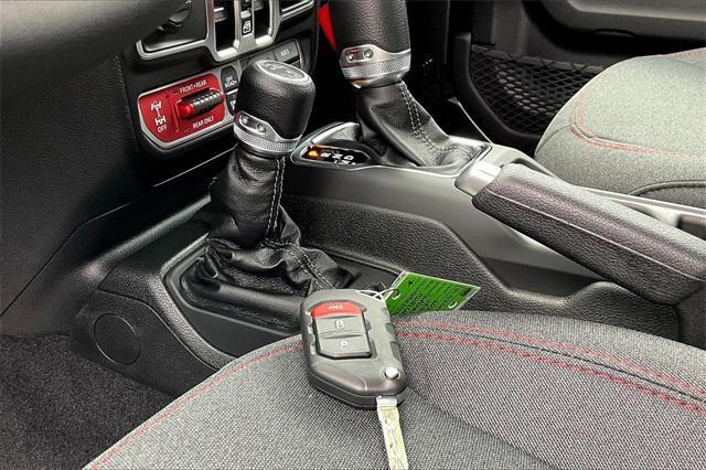 Photo of 2025 Granite Crystal Metallic Clearcoat Jeep Gladiator