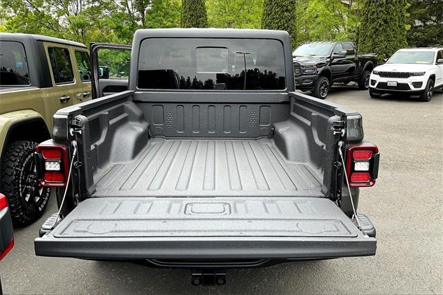 Photo of 2025 Granite Crystal Metallic Clearcoat Jeep Gladiator