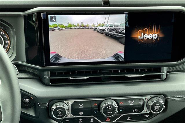 Photo of 2025 Granite Crystal Metallic Clearcoat Jeep Gladiator