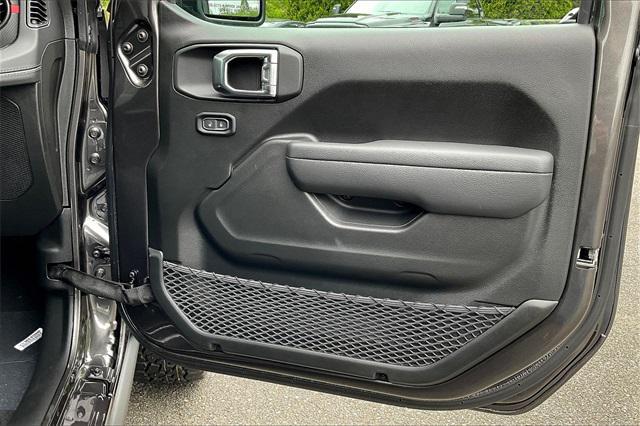Photo of 2025 Granite Crystal Metallic Clearcoat Jeep Gladiator