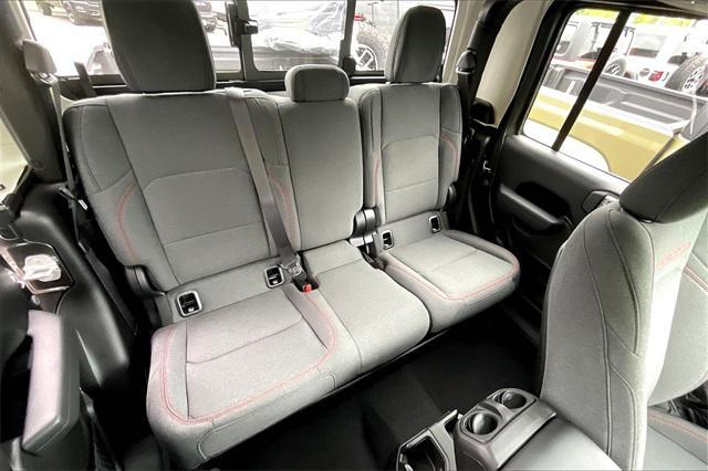 Photo of 2025 Granite Crystal Metallic Clearcoat Jeep Gladiator