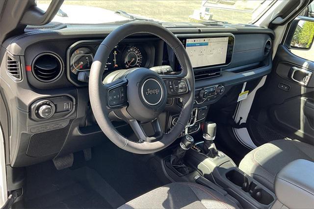 Photo of 2025 Bright White Clearcoat Jeep Gladiator