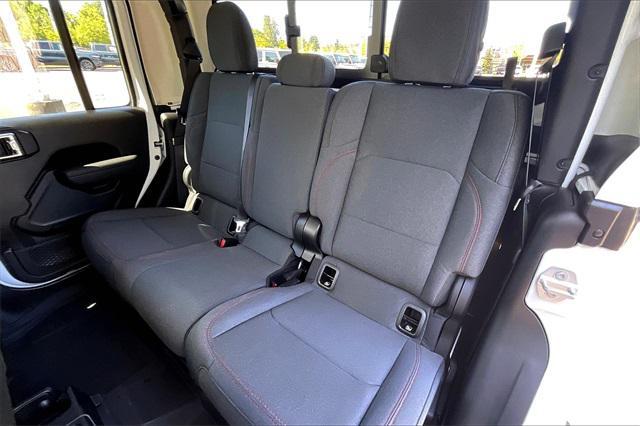 Photo of 2025 Bright White Clearcoat Jeep Gladiator